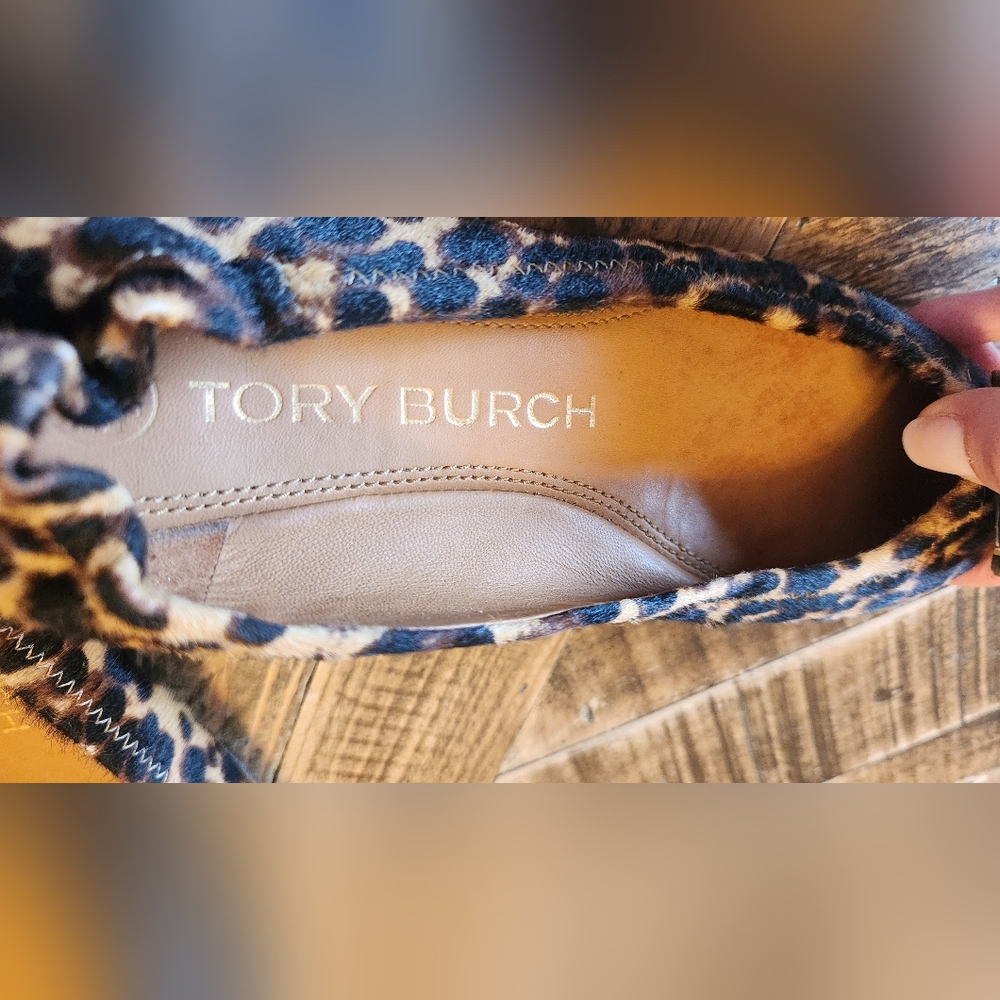 Tory Burch MULTI-LOGO LEOPARD ELASTIC BALLET FLATS Size 5.5 - Picture 13 of 14